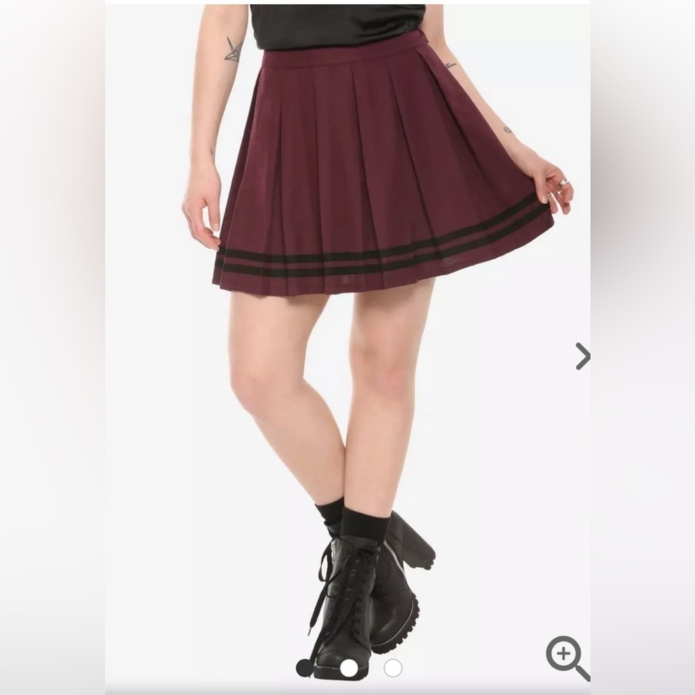 Hot Topic - Burgundy With Black Stripe Pleated Skirt
